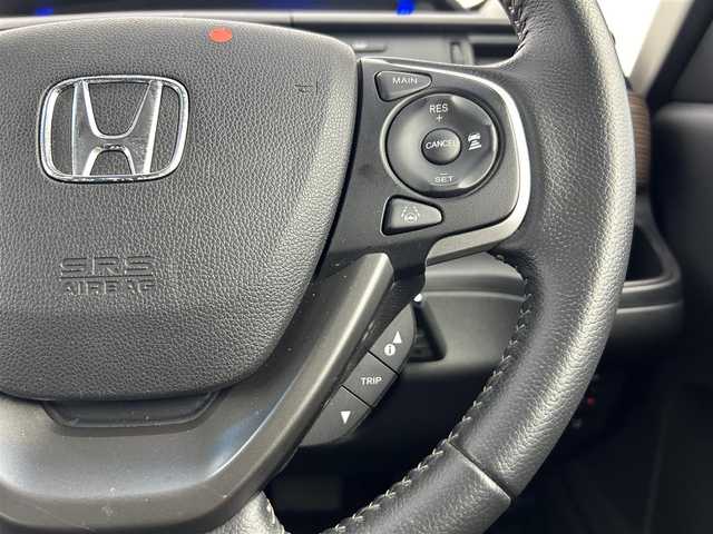 ホンダ フリード クロスター ホンダセンシング 愛知県 2021(令3)年 3.5万km スーパープラチナグレーメタリック ホンダセンシング/　　・衝突軽減ブレーキシステム/　　・歩行者事故低減ステアリング/　　・路外逸脱抑制機能/　　・アダプティブクルーズコントロール/　　・車線維持支援システム/　　・誤発信抑制機能/　　・先行車発進お知らせ機能/　　・標識認識機能/純正9インチインターナビ/　　・CD/DVD/フルセグ/Bluetooth/両側パワースライドドア/寒冷地仕様/ワイパーデアイサー/バックカメラ/ETC/本革巻ステアリングリモコン/ハーフレザーシート/シートヒーター（前席）/キャプテンシート/ロールサンシェード/純正LEDヘッドライト/フォグランプ/純正15インチアルミホイール/取扱説明書/保証書/スペアキー