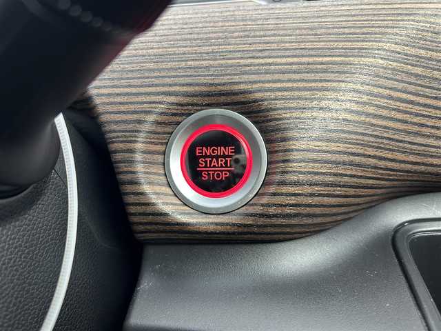 ホンダ フリード クロスター ホンダセンシング 愛知県 2021(令3)年 3.5万km スーパープラチナグレーメタリック ホンダセンシング/　　・衝突軽減ブレーキシステム/　　・歩行者事故低減ステアリング/　　・路外逸脱抑制機能/　　・アダプティブクルーズコントロール/　　・車線維持支援システム/　　・誤発信抑制機能/　　・先行車発進お知らせ機能/　　・標識認識機能/純正9インチインターナビ/　　・CD/DVD/フルセグ/Bluetooth/両側パワースライドドア/寒冷地仕様/ワイパーデアイサー/バックカメラ/ETC/本革巻ステアリングリモコン/ハーフレザーシート/シートヒーター（前席）/キャプテンシート/ロールサンシェード/純正LEDヘッドライト/フォグランプ/純正15インチアルミホイール/取扱説明書/保証書/スペアキー