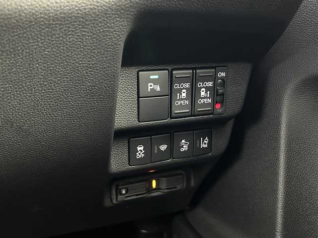 ホンダ フリード クロスター ホンダセンシング 愛知県 2021(令3)年 3.5万km スーパープラチナグレーメタリック ホンダセンシング/　　・衝突軽減ブレーキシステム/　　・歩行者事故低減ステアリング/　　・路外逸脱抑制機能/　　・アダプティブクルーズコントロール/　　・車線維持支援システム/　　・誤発信抑制機能/　　・先行車発進お知らせ機能/　　・標識認識機能/純正9インチインターナビ/　　・CD/DVD/フルセグ/Bluetooth/両側パワースライドドア/寒冷地仕様/ワイパーデアイサー/バックカメラ/ETC/本革巻ステアリングリモコン/ハーフレザーシート/シートヒーター（前席）/キャプテンシート/ロールサンシェード/純正LEDヘッドライト/フォグランプ/純正15インチアルミホイール/取扱説明書/保証書/スペアキー