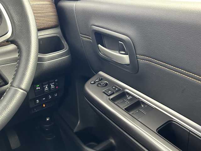 ホンダ フリード クロスター ホンダセンシング 愛知県 2021(令3)年 3.5万km スーパープラチナグレーメタリック ホンダセンシング/　　・衝突軽減ブレーキシステム/　　・歩行者事故低減ステアリング/　　・路外逸脱抑制機能/　　・アダプティブクルーズコントロール/　　・車線維持支援システム/　　・誤発信抑制機能/　　・先行車発進お知らせ機能/　　・標識認識機能/純正9インチインターナビ/　　・CD/DVD/フルセグ/Bluetooth/両側パワースライドドア/寒冷地仕様/ワイパーデアイサー/バックカメラ/ETC/本革巻ステアリングリモコン/ハーフレザーシート/シートヒーター（前席）/キャプテンシート/ロールサンシェード/純正LEDヘッドライト/フォグランプ/純正15インチアルミホイール/取扱説明書/保証書/スペアキー