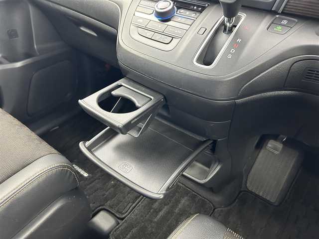 ホンダ フリード クロスター ホンダセンシング 愛知県 2021(令3)年 3.5万km スーパープラチナグレーメタリック ホンダセンシング/　　・衝突軽減ブレーキシステム/　　・歩行者事故低減ステアリング/　　・路外逸脱抑制機能/　　・アダプティブクルーズコントロール/　　・車線維持支援システム/　　・誤発信抑制機能/　　・先行車発進お知らせ機能/　　・標識認識機能/純正9インチインターナビ/　　・CD/DVD/フルセグ/Bluetooth/両側パワースライドドア/寒冷地仕様/ワイパーデアイサー/バックカメラ/ETC/本革巻ステアリングリモコン/ハーフレザーシート/シートヒーター（前席）/キャプテンシート/ロールサンシェード/純正LEDヘッドライト/フォグランプ/純正15インチアルミホイール/取扱説明書/保証書/スペアキー