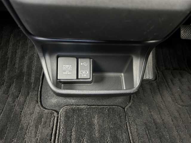 ホンダ フリード クロスター ホンダセンシング 愛知県 2021(令3)年 3.5万km スーパープラチナグレーメタリック ホンダセンシング/　　・衝突軽減ブレーキシステム/　　・歩行者事故低減ステアリング/　　・路外逸脱抑制機能/　　・アダプティブクルーズコントロール/　　・車線維持支援システム/　　・誤発信抑制機能/　　・先行車発進お知らせ機能/　　・標識認識機能/純正9インチインターナビ/　　・CD/DVD/フルセグ/Bluetooth/両側パワースライドドア/寒冷地仕様/ワイパーデアイサー/バックカメラ/ETC/本革巻ステアリングリモコン/ハーフレザーシート/シートヒーター（前席）/キャプテンシート/ロールサンシェード/純正LEDヘッドライト/フォグランプ/純正15インチアルミホイール/取扱説明書/保証書/スペアキー