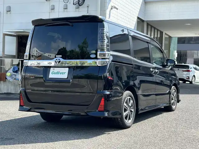 トヨタ ヴォクシー ZS 煌 長崎県 2018(平30)年 8.4万km ブラック/ホワイト ワンオーナー/プッシュスタート/スマートキー/純正SDナビ(FM/AM/フルセグ/SD/BT)/純正フリップダウンモニター/バックカメラ/両側パワスラ/ビルトインETC/ナビ連動型ドラレコ/DUALエアコン/クルーズコントロール/純正フロアマット/ドアバイザー/純正16インチアルミ/ABS/横滑り防止装置/オートライト/アダプティブハイビーム/SRSダブルエアバッグ/衝突被害軽減ブレーキ/ISOFIX/車輛取扱説明書/ナビ取扱説明書/保証書