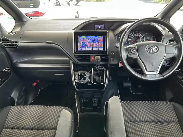 トヨタ ヴォクシー ZS 煌 長崎県 2018(平30)年 8.4万km ブラック/ホワイト ワンオーナー/プッシュスタート/スマートキー/純正SDナビ(FM/AM/フルセグ/SD/BT)/純正フリップダウンモニター/バックカメラ/両側パワスラ/ビルトインETC/ナビ連動型ドラレコ/DUALエアコン/クルーズコントロール/純正フロアマット/ドアバイザー/純正16インチアルミ/ABS/横滑り防止装置/オートライト/アダプティブハイビーム/SRSダブルエアバッグ/衝突被害軽減ブレーキ/ISOFIX/車輛取扱説明書/ナビ取扱説明書/保証書