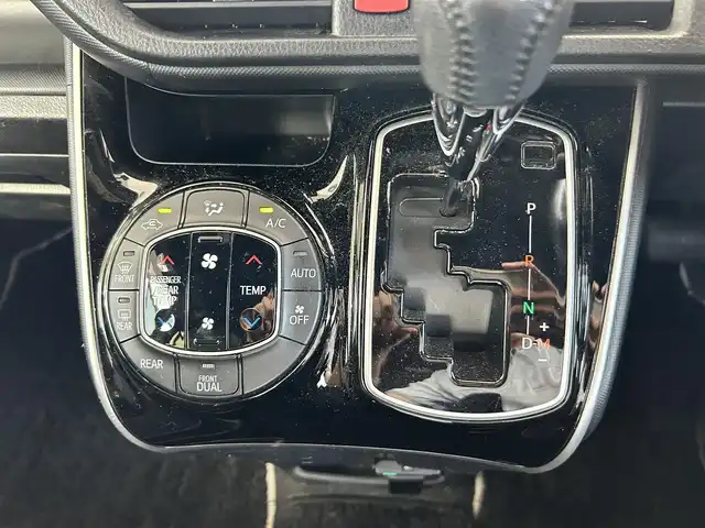 トヨタ ヴォクシー ZS 煌 長崎県 2018(平30)年 8.4万km ブラック/ホワイト ワンオーナー/プッシュスタート/スマートキー/純正SDナビ(FM/AM/フルセグ/SD/BT)/純正フリップダウンモニター/バックカメラ/両側パワスラ/ビルトインETC/ナビ連動型ドラレコ/DUALエアコン/クルーズコントロール/純正フロアマット/ドアバイザー/純正16インチアルミ/ABS/横滑り防止装置/オートライト/アダプティブハイビーム/SRSダブルエアバッグ/衝突被害軽減ブレーキ/ISOFIX/車輛取扱説明書/ナビ取扱説明書/保証書