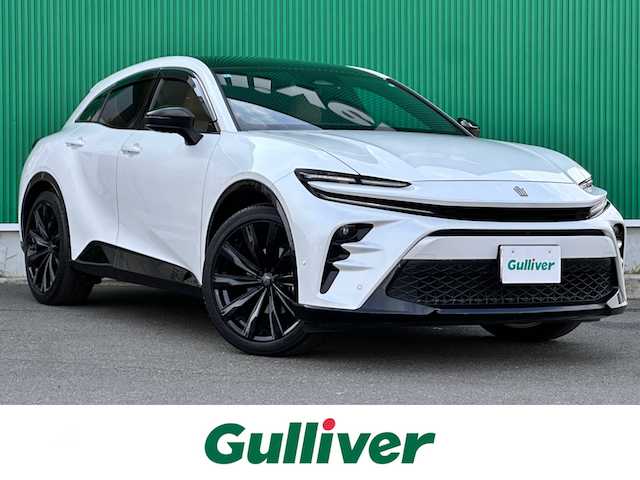 トヨタ クラウン スポーツ Z 宮城県 2024(令6)年 2.5万km プレシャスホワイトパール パノラマルーフ/サンドブラウン内装/サンドブラウン革シート/＝＝＝/セーフティセンス/・プリクラッシュセーフティ/・緊急時操舵支援/・フロントクロストラフィックアラート/・レーンチェンジアシスト/・レーントレーシングアシスト/・レーンディパーチャーアラート/・レーダークルーズコントロール/・アダプティブハイビームシステム/・ロードサインアシスト/・ドライバー異常時対応システム/・プロアクティブドライビングアシスト/・発進遅れ告知機能/トヨタチームメイト/・アドバンストドライブ/・リモート機能付アドバストパーク/パーキングサポートブレーキ/ブラインドスポットモニター/安心降車アシスト/ヘッドアップディスプレイ/デジタルインナーミラー/パノラミックビューモニター/12.3インチディスプレイオーディオ/・コネクティッドナビ/・フルセグTV/・AppleCarPlay/AndroidAuto/ETC2.0/ドライブレコーダー/ハンズフリーパワーバックドア/ステアヒーター/シートヒーター/ベンチレーション/パワーシート