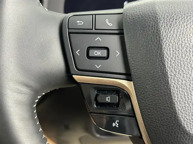 トヨタ クラウン スポーツ Z 道央・札幌 2025(令7)年 0.2万km パールⅡ ・４WD/・メーカーナビ/　BT/USB/フルセグ/miracast/・パノラミックビューモニター/・ビルトインETC2.0/・デジタルインナーミラー/・ワイヤレス充電/・AC100V/1500W/・トヨタセーフティセンス/・レーダークルーズコントロール/・オートハイビーム/・クリアランスソナー/・PCS/・LDA/・BSM/・HUD/・PDA/・RCTA/・PKSB/・SEA/・RCA/・レザーシート/・前席シートヒーター/・前席シートベンチレーション/・LEDヘッドライト/・フォグライト/・オートライト/・プッシュスタート/・スマートキー/・フロアマット