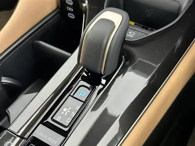 トヨタ クラウン スポーツ Z 道央・札幌 2025(令7)年 0.2万km パールⅡ ・４WD/・メーカーナビ/　BT/USB/フルセグ/miracast/・パノラミックビューモニター/・ビルトインETC2.0/・デジタルインナーミラー/・ワイヤレス充電/・AC100V/1500W/・トヨタセーフティセンス/・レーダークルーズコントロール/・オートハイビーム/・クリアランスソナー/・PCS/・LDA/・BSM/・HUD/・PDA/・RCTA/・PKSB/・SEA/・RCA/・レザーシート/・前席シートヒーター/・前席シートベンチレーション/・LEDヘッドライト/・フォグライト/・オートライト/・プッシュスタート/・スマートキー/・フロアマット