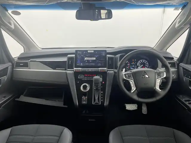 三菱 デリカＤ：５ シャモニー 茨城県 2025(令7)年 0.1千km グラファイトグレーメタリック/ブラックマイカ CHAMONIX (8人)/4WD　e-Assist/電動ステップレス/D:5専用11型ナビゲーション/・フルセグＴＶ/・ＣＤ/・ＤＶＤ/・Bluetooth/全周囲モニター/12.8型後席用モニター/衝突被害軽減ブレーキ/追従型クルーズコントロール/両側パワースライドドア/パワーシート/レザーシート/シートヒーター/ステアリングヒーター/電動リヤゲート/プッシュスタート/スマートキー/スペアキー