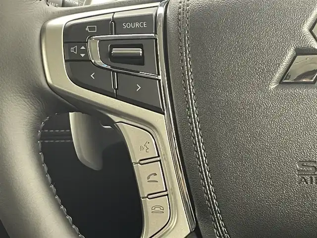 三菱 デリカＤ：５ シャモニー 茨城県 2025(令7)年 0.1千km グラファイトグレーメタリック/ブラックマイカ CHAMONIX (8人)/4WD　e-Assist/電動ステップレス/D:5専用11型ナビゲーション/・フルセグＴＶ/・ＣＤ/・ＤＶＤ/・Bluetooth/全周囲モニター/12.8型後席用モニター/衝突被害軽減ブレーキ/追従型クルーズコントロール/両側パワースライドドア/パワーシート/レザーシート/シートヒーター/ステアリングヒーター/電動リヤゲート/プッシュスタート/スマートキー/スペアキー