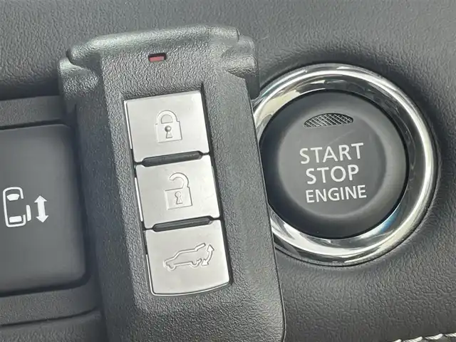 三菱 デリカＤ：５ シャモニー 茨城県 2025(令7)年 0.1千km グラファイトグレーメタリック/ブラックマイカ CHAMONIX (8人)/4WD　e-Assist/電動ステップレス/D:5専用11型ナビゲーション/・フルセグＴＶ/・ＣＤ/・ＤＶＤ/・Bluetooth/全周囲モニター/12.8型後席用モニター/衝突被害軽減ブレーキ/追従型クルーズコントロール/両側パワースライドドア/パワーシート/レザーシート/シートヒーター/ステアリングヒーター/電動リヤゲート/プッシュスタート/スマートキー/スペアキー