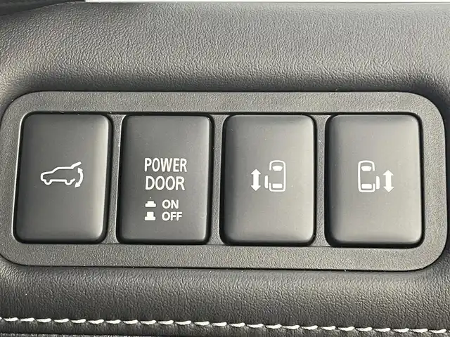 三菱 デリカＤ：５ シャモニー 茨城県 2025(令7)年 0.1千km グラファイトグレーメタリック/ブラックマイカ CHAMONIX (8人)/4WD　e-Assist/電動ステップレス/D:5専用11型ナビゲーション/・フルセグＴＶ/・ＣＤ/・ＤＶＤ/・Bluetooth/全周囲モニター/12.8型後席用モニター/衝突被害軽減ブレーキ/追従型クルーズコントロール/両側パワースライドドア/パワーシート/レザーシート/シートヒーター/ステアリングヒーター/電動リヤゲート/プッシュスタート/スマートキー/スペアキー