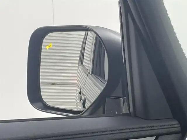 三菱 デリカＤ：５ シャモニー 茨城県 2025(令7)年 0.1千km グラファイトグレーメタリック/ブラックマイカ CHAMONIX (8人)/4WD　e-Assist/電動ステップレス/D:5専用11型ナビゲーション/・フルセグＴＶ/・ＣＤ/・ＤＶＤ/・Bluetooth/全周囲モニター/12.8型後席用モニター/衝突被害軽減ブレーキ/追従型クルーズコントロール/両側パワースライドドア/パワーシート/レザーシート/シートヒーター/ステアリングヒーター/電動リヤゲート/プッシュスタート/スマートキー/スペアキー