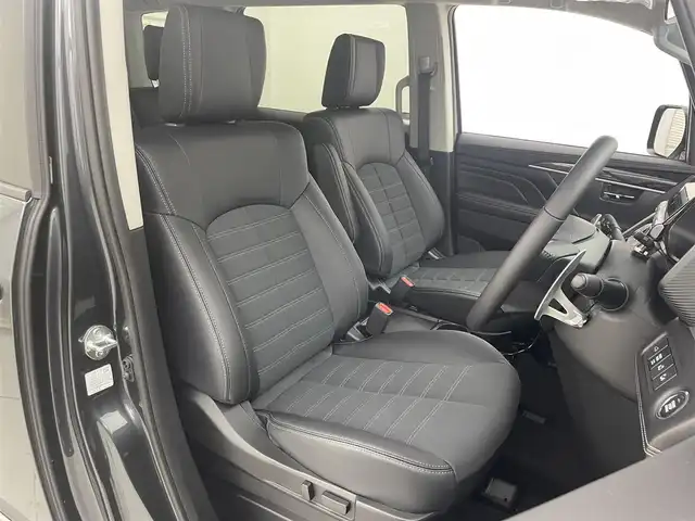 三菱 デリカＤ：５ シャモニー 茨城県 2025(令7)年 0.1千km グラファイトグレーメタリック/ブラックマイカ CHAMONIX (8人)/4WD　e-Assist/電動ステップレス/D:5専用11型ナビゲーション/・フルセグＴＶ/・ＣＤ/・ＤＶＤ/・Bluetooth/全周囲モニター/12.8型後席用モニター/衝突被害軽減ブレーキ/追従型クルーズコントロール/両側パワースライドドア/パワーシート/レザーシート/シートヒーター/ステアリングヒーター/電動リヤゲート/プッシュスタート/スマートキー/スペアキー