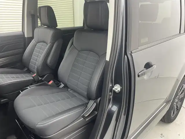 三菱 デリカＤ：５ シャモニー 茨城県 2025(令7)年 0.1千km グラファイトグレーメタリック/ブラックマイカ CHAMONIX (8人)/4WD　e-Assist/電動ステップレス/D:5専用11型ナビゲーション/・フルセグＴＶ/・ＣＤ/・ＤＶＤ/・Bluetooth/全周囲モニター/12.8型後席用モニター/衝突被害軽減ブレーキ/追従型クルーズコントロール/両側パワースライドドア/パワーシート/レザーシート/シートヒーター/ステアリングヒーター/電動リヤゲート/プッシュスタート/スマートキー/スペアキー