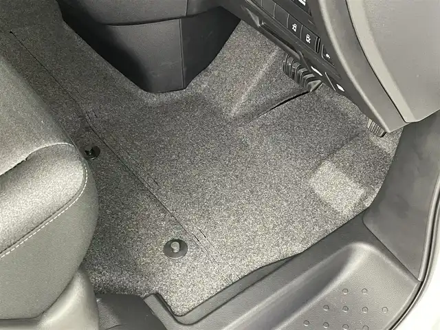 日産 セレナ e－パワー ハイウェイスター V 群馬県 2025(令7)年 0.1千km 白 登録済未使用車　純正１２．３インチメモリナビ　フリップダウンモニター　アラウンドビューモニター　プロパイロット　両側パワースライドドア　ワイヤレス充電器　ＢＳＭ　デジタルインターミラー　ＥＴＣ