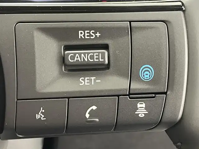 日産 セレナ e－パワー ハイウェイスター V 群馬県 2025(令7)年 0.1千km 白 登録済未使用車　純正１２．３インチメモリナビ　フリップダウンモニター　アラウンドビューモニター　プロパイロット　両側パワースライドドア　ワイヤレス充電器　ＢＳＭ　デジタルインターミラー　ＥＴＣ