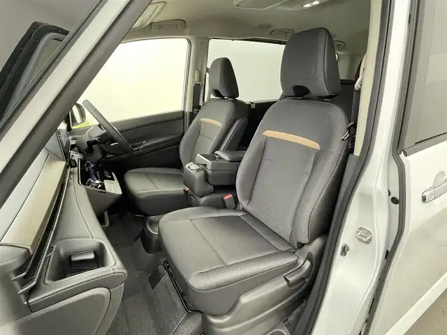 日産 セレナ e－パワー ハイウェイスター V 群馬県 2025(令7)年 0.1千km 白 登録済未使用車　純正１２．３インチメモリナビ　フリップダウンモニター　アラウンドビューモニター　プロパイロット　両側パワースライドドア　ワイヤレス充電器　ＢＳＭ　デジタルインターミラー　ＥＴＣ