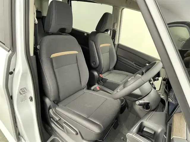 日産 セレナ e－パワー ハイウェイスター V 群馬県 2025(令7)年 0.1千km 白 登録済未使用車　純正１２．３インチメモリナビ　フリップダウンモニター　アラウンドビューモニター　プロパイロット　両側パワースライドドア　ワイヤレス充電器　ＢＳＭ　デジタルインターミラー　ＥＴＣ