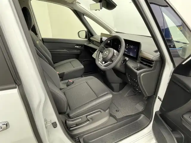 日産 セレナ e－パワー ハイウェイスター V 群馬県 2025(令7)年 0.1千km 白 登録済未使用車　純正１２．３インチメモリナビ　フリップダウンモニター　アラウンドビューモニター　プロパイロット　両側パワースライドドア　ワイヤレス充電器　ＢＳＭ　デジタルインターミラー　ＥＴＣ