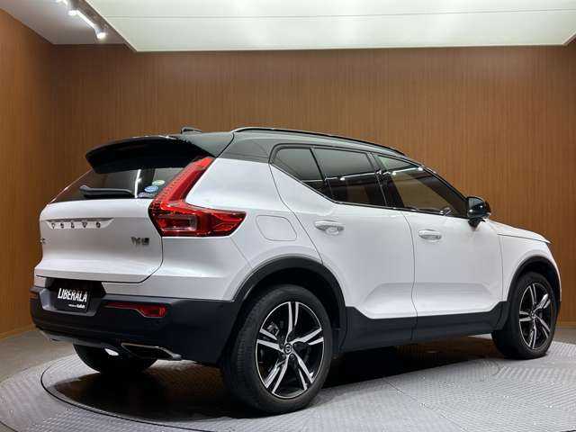 ボルボ ＸＣ４０ T4 AWD Rデザイン 千葉県 2020(令2)年 3.9万km クリスタルホワイトP ＡＣＣ　/パノラマＳＲ　/ｈａｒｍａｎｋａｒｄｏｎサウンド　/半革　/ナビ　/ＴＶ　/３６０°/Ｂｌｕｅｔｏｏｔｈ接続　/シートＨ　/電動リアゲート　/パーキングアシスト　/衝突軽減Ｂ　/ＢＳＭ　/ＬＫＡ　/ＥＴＣ　/１オーナー