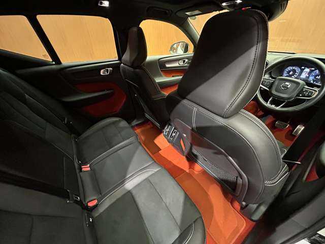 ボルボ ＸＣ４０ T4 AWD Rデザイン 千葉県 2020(令2)年 3.9万km クリスタルホワイトP ＡＣＣ　/パノラマＳＲ　/ｈａｒｍａｎｋａｒｄｏｎサウンド　/半革　/ナビ　/ＴＶ　/３６０°/Ｂｌｕｅｔｏｏｔｈ接続　/シートＨ　/電動リアゲート　/パーキングアシスト　/衝突軽減Ｂ　/ＢＳＭ　/ＬＫＡ　/ＥＴＣ　/１オーナー
