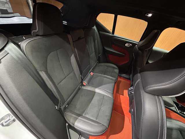 ボルボ ＸＣ４０ T4 AWD Rデザイン 千葉県 2020(令2)年 3.9万km クリスタルホワイトP ＡＣＣ　/パノラマＳＲ　/ｈａｒｍａｎｋａｒｄｏｎサウンド　/半革　/ナビ　/ＴＶ　/３６０°/Ｂｌｕｅｔｏｏｔｈ接続　/シートＨ　/電動リアゲート　/パーキングアシスト　/衝突軽減Ｂ　/ＢＳＭ　/ＬＫＡ　/ＥＴＣ　/１オーナー
