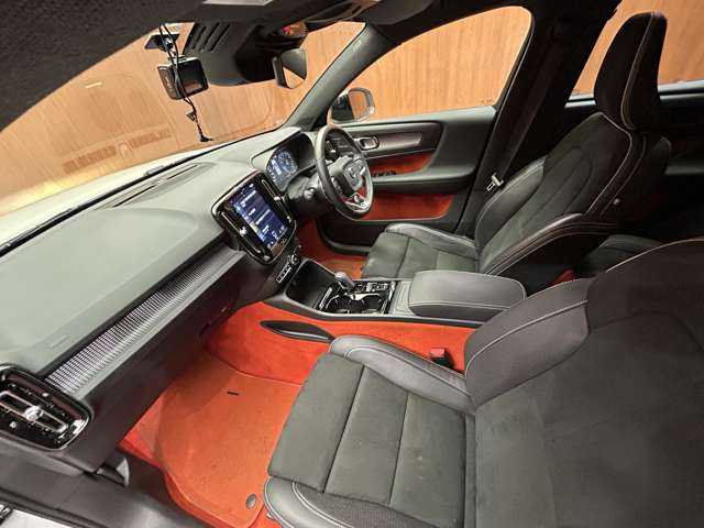ボルボ ＸＣ４０ T4 AWD Rデザイン 千葉県 2020(令2)年 3.9万km クリスタルホワイトP ＡＣＣ　/パノラマＳＲ　/ｈａｒｍａｎｋａｒｄｏｎサウンド　/半革　/ナビ　/ＴＶ　/３６０°/Ｂｌｕｅｔｏｏｔｈ接続　/シートＨ　/電動リアゲート　/パーキングアシスト　/衝突軽減Ｂ　/ＢＳＭ　/ＬＫＡ　/ＥＴＣ　/１オーナー