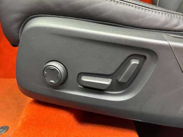 ボルボ ＸＣ４０ T4 AWD Rデザイン 千葉県 2020(令2)年 3.9万km クリスタルホワイトP ＡＣＣ　/パノラマＳＲ　/ｈａｒｍａｎｋａｒｄｏｎサウンド　/半革　/ナビ　/ＴＶ　/３６０°/Ｂｌｕｅｔｏｏｔｈ接続　/シートＨ　/電動リアゲート　/パーキングアシスト　/衝突軽減Ｂ　/ＢＳＭ　/ＬＫＡ　/ＥＴＣ　/１オーナー