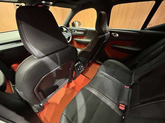 ボルボ ＸＣ４０ T4 AWD Rデザイン 千葉県 2020(令2)年 3.9万km クリスタルホワイトP ＡＣＣ　/パノラマＳＲ　/ｈａｒｍａｎｋａｒｄｏｎサウンド　/半革　/ナビ　/ＴＶ　/３６０°/Ｂｌｕｅｔｏｏｔｈ接続　/シートＨ　/電動リアゲート　/パーキングアシスト　/衝突軽減Ｂ　/ＢＳＭ　/ＬＫＡ　/ＥＴＣ　/１オーナー