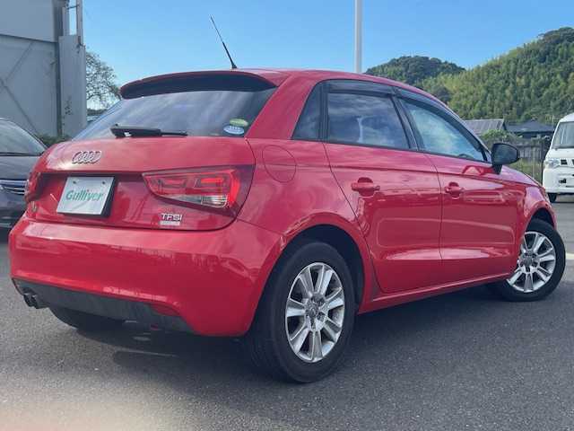 アウディ Ａ１ スポーツバック 1．4TFSI 静岡県 2014(平26)年 4.3万km 赤 純正ナビ/（AM/FM/ワンセグTV/Bluetooth/CD）/MTモード付AT/純正15inAW/キセノンヘッドライト/ETC/横滑り防止機能/オートライト/電動格納ミラー/ステアリングスイッチ/純正フロアマット/スマートキー/プッシュスタート/スペアキー1/保証証/取扱説明書