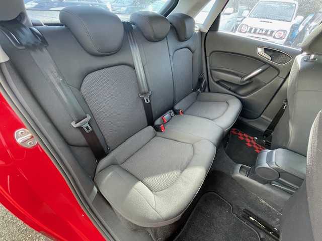 アウディ Ａ１ スポーツバック 1．4TFSI 静岡県 2014(平26)年 4.3万km 赤 純正ナビ/（AM/FM/ワンセグTV/Bluetooth/CD）/MTモード付AT/純正15inAW/キセノンヘッドライト/ETC/横滑り防止機能/オートライト/電動格納ミラー/ステアリングスイッチ/純正フロアマット/スマートキー/プッシュスタート/スペアキー1/保証証/取扱説明書