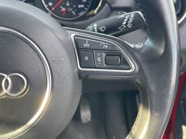 アウディ Ａ１ スポーツバック 1．4TFSI 静岡県 2014(平26)年 4.3万km 赤 純正ナビ/（AM/FM/ワンセグTV/Bluetooth/CD）/MTモード付AT/純正15inAW/キセノンヘッドライト/ETC/横滑り防止機能/オートライト/電動格納ミラー/ステアリングスイッチ/純正フロアマット/スマートキー/プッシュスタート/スペアキー1/保証証/取扱説明書