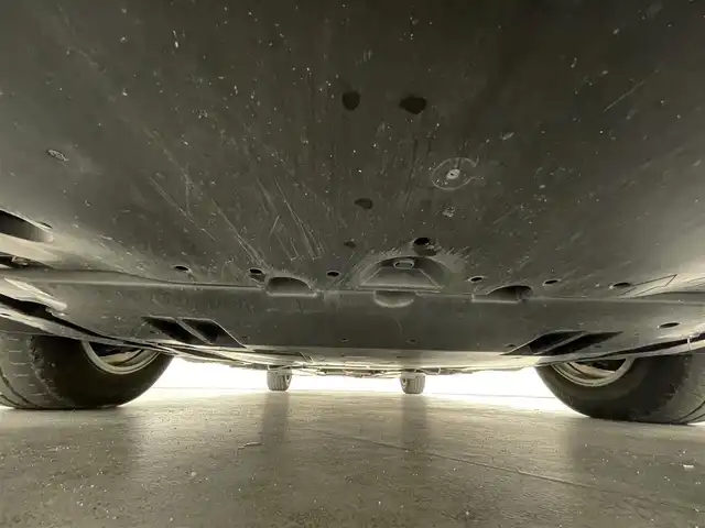 トヨタ プリウス S 福島県 2019(令1)年 5.8万km シルバーM トヨタセーフティセンス/・スマートエントリー/・スマートシステム/・車線逸脱警報装置/・盗難防止装置/・衝突被害軽減ブレーキ/・クリアソナー前後/・レーダークルーズコントロール/・レーンキープアシスト/・オートマチックハイビーム/社外7インチナビ/・型番：AVIC-R2502/・BT/USB/AUX/CD/DVD/FM/AM/・バックカメラ/・ドライブレコーダー/革張りステアリング/・ステアリングスイッチ/プッシュスタート/・スマートキー/電動格納ミラー/・ウィンカーミラー/LEDヘッドライト/・オートライト/純正フロアマット/純正15インチAW