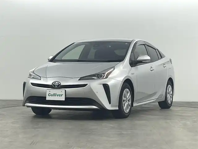 トヨタ プリウス S 福島県 2019(令1)年 5.8万km シルバーM トヨタセーフティセンス/・スマートエントリー/・スマートシステム/・車線逸脱警報装置/・盗難防止装置/・衝突被害軽減ブレーキ/・クリアソナー前後/・レーダークルーズコントロール/・レーンキープアシスト/・オートマチックハイビーム/社外7インチナビ/・型番：AVIC-R2502/・BT/USB/AUX/CD/DVD/FM/AM/・バックカメラ/・ドライブレコーダー/革張りステアリング/・ステアリングスイッチ/プッシュスタート/・スマートキー/電動格納ミラー/・ウィンカーミラー/LEDヘッドライト/・オートライト/純正フロアマット/純正15インチAW