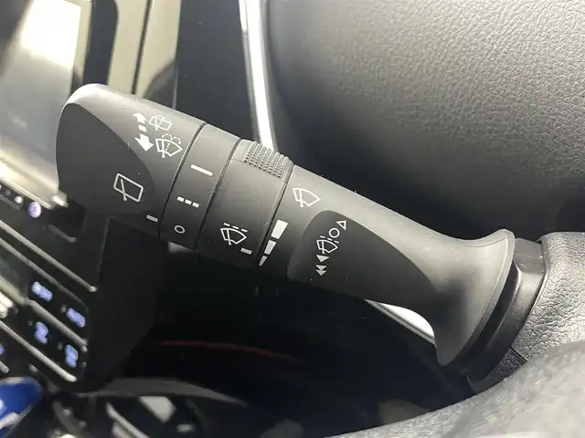 トヨタ プリウス S 福島県 2019(令1)年 5.8万km シルバーM トヨタセーフティセンス/・スマートエントリー/・スマートシステム/・車線逸脱警報装置/・盗難防止装置/・衝突被害軽減ブレーキ/・クリアソナー前後/・レーダークルーズコントロール/・レーンキープアシスト/・オートマチックハイビーム/社外7インチナビ/・型番：AVIC-R2502/・BT/USB/AUX/CD/DVD/FM/AM/・バックカメラ/・ドライブレコーダー/革張りステアリング/・ステアリングスイッチ/プッシュスタート/・スマートキー/電動格納ミラー/・ウィンカーミラー/LEDヘッドライト/・オートライト/純正フロアマット/純正15インチAW