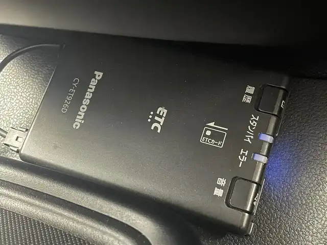 トヨタ プリウス S 福島県 2019(令1)年 5.8万km シルバーM トヨタセーフティセンス/・スマートエントリー/・スマートシステム/・車線逸脱警報装置/・盗難防止装置/・衝突被害軽減ブレーキ/・クリアソナー前後/・レーダークルーズコントロール/・レーンキープアシスト/・オートマチックハイビーム/社外7インチナビ/・型番：AVIC-R2502/・BT/USB/AUX/CD/DVD/FM/AM/・バックカメラ/・ドライブレコーダー/革張りステアリング/・ステアリングスイッチ/プッシュスタート/・スマートキー/電動格納ミラー/・ウィンカーミラー/LEDヘッドライト/・オートライト/純正フロアマット/純正15インチAW