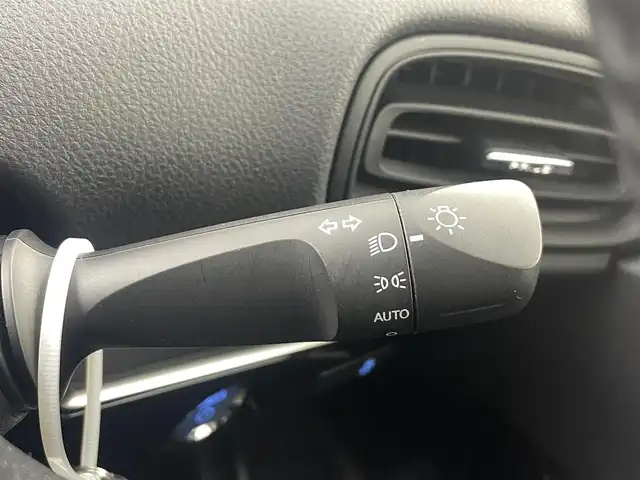 トヨタ プリウス S 福島県 2019(令1)年 5.8万km シルバーM トヨタセーフティセンス/・スマートエントリー/・スマートシステム/・車線逸脱警報装置/・盗難防止装置/・衝突被害軽減ブレーキ/・クリアソナー前後/・レーダークルーズコントロール/・レーンキープアシスト/・オートマチックハイビーム/社外7インチナビ/・型番：AVIC-R2502/・BT/USB/AUX/CD/DVD/FM/AM/・バックカメラ/・ドライブレコーダー/革張りステアリング/・ステアリングスイッチ/プッシュスタート/・スマートキー/電動格納ミラー/・ウィンカーミラー/LEDヘッドライト/・オートライト/純正フロアマット/純正15インチAW