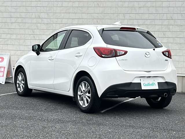 マツダ デミオ 13S Lパッケージ 千葉県 2015(平27)年 4.7万km スノーフレイクホワイトパールマイカ 純正SDナビ/BlueTooth接続/USB接続/バックカメラ/ステアリングスイッチ/ウィンカーミラー/プッシュスタート/ETC/LEDヘッドライト/衝突軽減ブレーキ/スマートキー/純正アルミホイール/純正フロアマット/取扱説明書/保証書