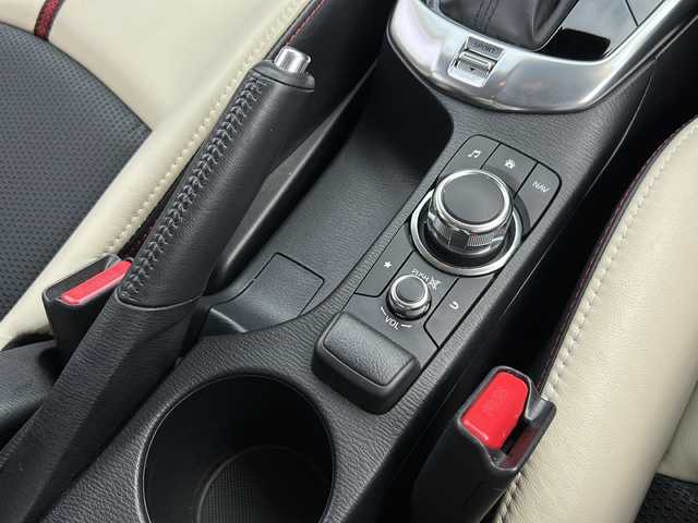 マツダ デミオ 13S Lパッケージ 千葉県 2015(平27)年 4.7万km スノーフレイクホワイトパールマイカ 純正SDナビ/BlueTooth接続/USB接続/バックカメラ/ステアリングスイッチ/ウィンカーミラー/プッシュスタート/ETC/LEDヘッドライト/衝突軽減ブレーキ/スマートキー/純正アルミホイール/純正フロアマット/取扱説明書/保証書