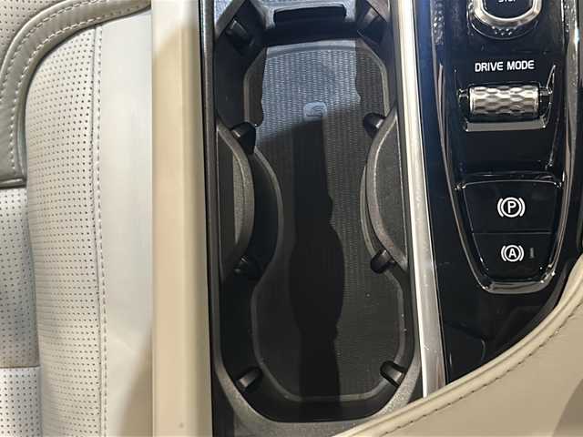 ボルボ Ｖ９０ T6 AWD インスクリプション 新潟県 2018(平30)年 4.6万km マジックブルーマイカ Bowers＆Wilkins/タッチスクリーン式センターディスプレイ（9インチ）/HDDナビゲーションシステム/・TV/BT/ヘッドアップディスプレイ/ステアリングアシスト付BLIS/インターセクション・サポート/被追突時警告機能/360°ビューカメラ/アダプティブ・クルーズ・コントロール/パイロット・アシスト/レーン・キーピング・エイド/レーン・チェンジ・マージ・エイド/パーク・アシスト・パイロット/コーナリングライト/アクティブベンディングライト/シートヒーター/ベンチレーション/パワーシート/ETC/ドライブレコーダー/レーダー探知機