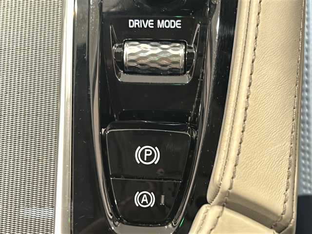 ボルボ Ｖ９０ T6 AWD インスクリプション 新潟県 2018(平30)年 4.6万km マジックブルーマイカ Bowers＆Wilkins/タッチスクリーン式センターディスプレイ（9インチ）/HDDナビゲーションシステム/・TV/BT/ヘッドアップディスプレイ/ステアリングアシスト付BLIS/インターセクション・サポート/被追突時警告機能/360°ビューカメラ/アダプティブ・クルーズ・コントロール/パイロット・アシスト/レーン・キーピング・エイド/レーン・チェンジ・マージ・エイド/パーク・アシスト・パイロット/コーナリングライト/アクティブベンディングライト/シートヒーター/ベンチレーション/パワーシート/ETC/ドライブレコーダー/レーダー探知機