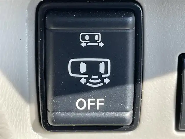 日産 ルークス X 岡山県 2022(令4)年 3.3万km ホワイトパール 登録時走行距離32988km/社外ナビ(MDV-D208BT)/　(CD/DVD/フルセグTV/Bluetooth)/全方位カメラ/コーナーセンサー/両側スライドドア/パワースライドドア/Clazzioレザー調シートカバー/ステアリングスイッチ/オートライト/ヘッドライトレベライザー/プッシュスタート/スマートキー/スペアキー×1/アイドリングストップ/ロールサンシェード/電動格納ミラー/純正フロアマット/横滑防止装置/盗難防止装置/取扱説明書/新車時整備手帳（保証書）