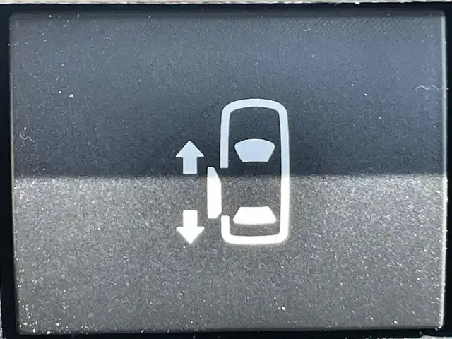 日産 ルークス X 岡山県 2022(令4)年 3.3万km ホワイトパール 登録時走行距離32988km/社外ナビ(MDV-D208BT)/　(CD/DVD/フルセグTV/Bluetooth)/全方位カメラ/コーナーセンサー/両側スライドドア/パワースライドドア/Clazzioレザー調シートカバー/ステアリングスイッチ/オートライト/ヘッドライトレベライザー/プッシュスタート/スマートキー/スペアキー×1/アイドリングストップ/ロールサンシェード/電動格納ミラー/純正フロアマット/横滑防止装置/盗難防止装置/取扱説明書/新車時整備手帳（保証書）