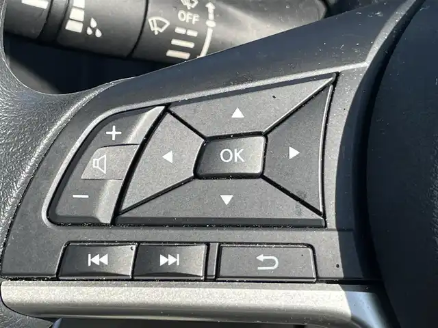 日産 ルークス X 岡山県 2022(令4)年 3.3万km ホワイトパール 登録時走行距離32988km/社外ナビ(MDV-D208BT)/　(CD/DVD/フルセグTV/Bluetooth)/全方位カメラ/コーナーセンサー/両側スライドドア/パワースライドドア/Clazzioレザー調シートカバー/ステアリングスイッチ/オートライト/ヘッドライトレベライザー/プッシュスタート/スマートキー/スペアキー×1/アイドリングストップ/ロールサンシェード/電動格納ミラー/純正フロアマット/横滑防止装置/盗難防止装置/取扱説明書/新車時整備手帳（保証書）