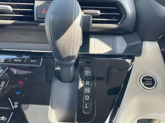 日産 ルークス X 岡山県 2022(令4)年 3.3万km ホワイトパール 登録時走行距離32988km/社外ナビ(MDV-D208BT)/　(CD/DVD/フルセグTV/Bluetooth)/全方位カメラ/コーナーセンサー/両側スライドドア/パワースライドドア/Clazzioレザー調シートカバー/ステアリングスイッチ/オートライト/ヘッドライトレベライザー/プッシュスタート/スマートキー/スペアキー×1/アイドリングストップ/ロールサンシェード/電動格納ミラー/純正フロアマット/横滑防止装置/盗難防止装置/取扱説明書/新車時整備手帳（保証書）