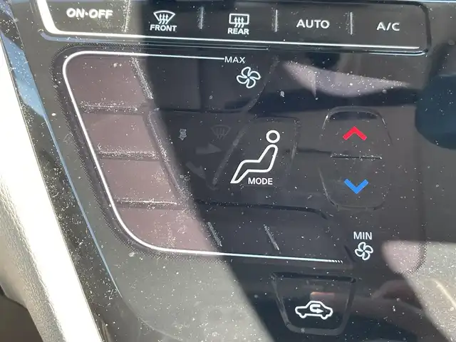 日産 ルークス X 岡山県 2022(令4)年 3.3万km ホワイトパール 登録時走行距離32988km/社外ナビ(MDV-D208BT)/　(CD/DVD/フルセグTV/Bluetooth)/全方位カメラ/コーナーセンサー/両側スライドドア/パワースライドドア/Clazzioレザー調シートカバー/ステアリングスイッチ/オートライト/ヘッドライトレベライザー/プッシュスタート/スマートキー/スペアキー×1/アイドリングストップ/ロールサンシェード/電動格納ミラー/純正フロアマット/横滑防止装置/盗難防止装置/取扱説明書/新車時整備手帳（保証書）