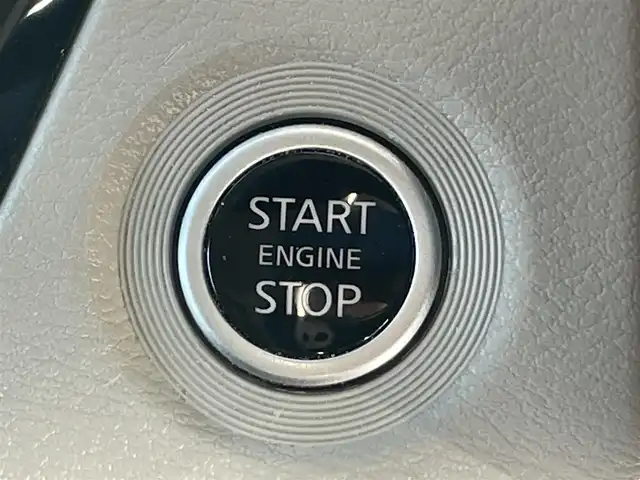 日産 ルークス X 岡山県 2022(令4)年 3.3万km ホワイトパール 登録時走行距離32988km/社外ナビ(MDV-D208BT)/　(CD/DVD/フルセグTV/Bluetooth)/全方位カメラ/コーナーセンサー/両側スライドドア/パワースライドドア/Clazzioレザー調シートカバー/ステアリングスイッチ/オートライト/ヘッドライトレベライザー/プッシュスタート/スマートキー/スペアキー×1/アイドリングストップ/ロールサンシェード/電動格納ミラー/純正フロアマット/横滑防止装置/盗難防止装置/取扱説明書/新車時整備手帳（保証書）