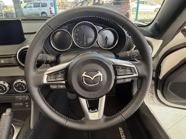 マツダ ロードスター S スペシャルパッケージ 愛知県 2025(令7)年 0.9万km スノーフレイクホワイトパールマイカ ８．８インチナビ　フルセグＴＶ　Ｂｌｕｅｔｏｏｔｈ　ＵＳＢ接続　スマホ連携　バックカメラ　ビルトインＥＴＣ　ドライブレコーダー　シートヒーター　アダプティブＬＥＤライト　標識認識　追従　ＬＫＡ　ＢＳＭ　前後衝突被害軽減ブレーキ