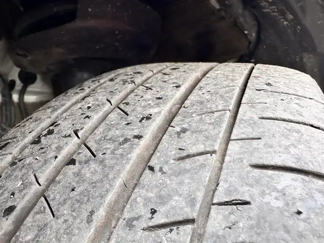 トヨタ プリウス Z 宮城県 2023(令5)年 3.8万km プラチナホワイトパールマイカ 寒冷地仕様/＝＝＝/モデリスタエアロ（F/S/R）/セーフティセンス/・プリクラッシュセーフティ/・緊急時操舵支援/・フロントクロストラフィックアラート/・レーンチェンジアシスト/・レーントレーシングアシスト/・レーンディパーチャーアラート/・レーダークルーズコントロール/・オートマチックハイビーム/・ロードサインアシスト/・ドライバー異常時対応システム/・プロアクティブドライビングアシスト/・発進遅れ告知機能/BSM/安心降車アシスト/後方車両接近通知/周辺車両接近時サポート/後方車両への接近警報/セカンダリーコリジョンブレーキ/トヨタチームメイト（アドバストパーク）/パーキングサポートブレーキ/パノラミックビューモニター/12.3インチディスプレイオーディオ/・コネクティッドナビ/・地デジTV/・USB/・AppleCarPlay/AndroidAuto/ビルトインETC2.0/AC100V/1500W/ワイヤレス充電器/本革シート/シートヒーター/ベンチレーション/ステアリングヒーター/運転席メモリー機能付パワーシート